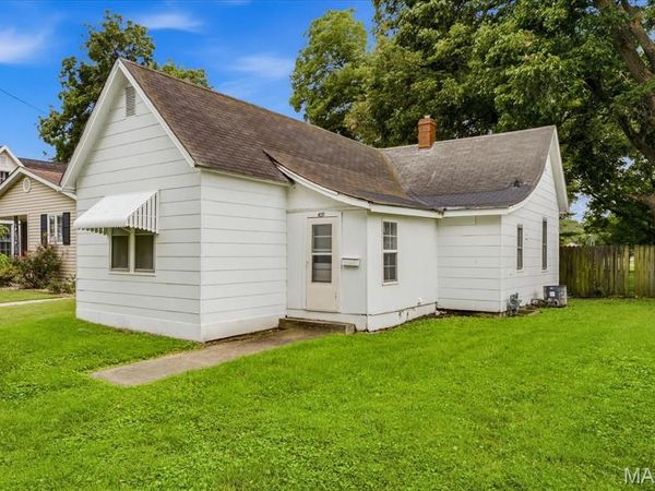 409 S Washington Street , Trenton, IL 62293