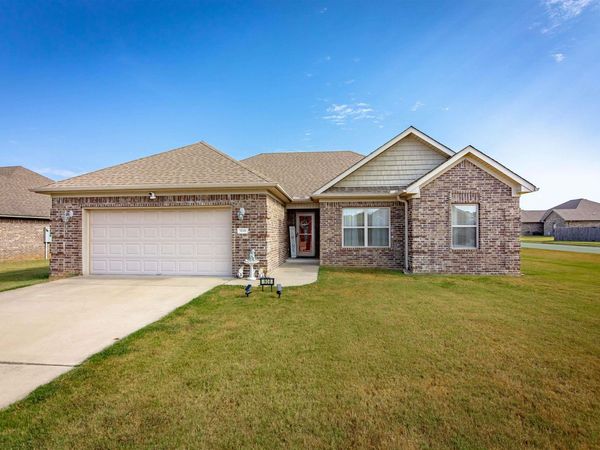 908 Puritan Drive, Jacksonville, AR 72076