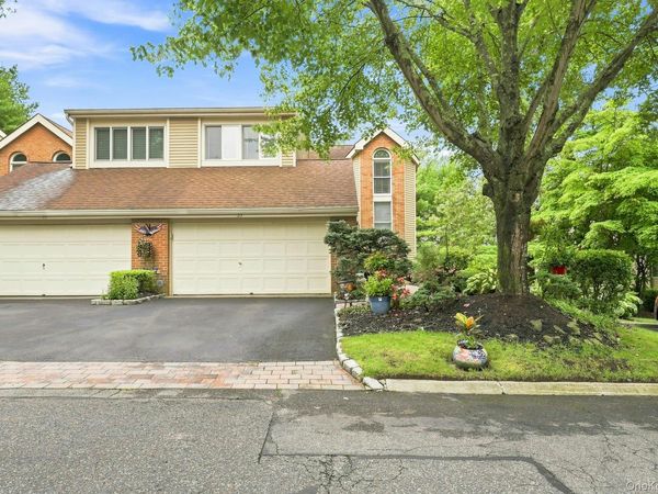 23 Willow Ridge Drive , Smithtown, NY 11787