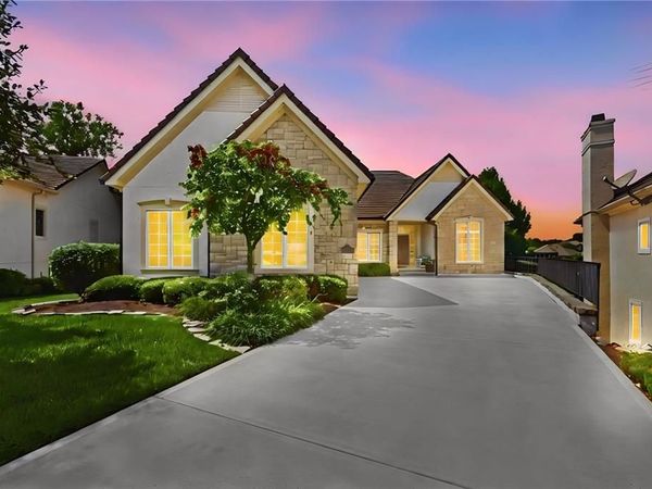 6605 Royal Court, Parkville, MO 64152