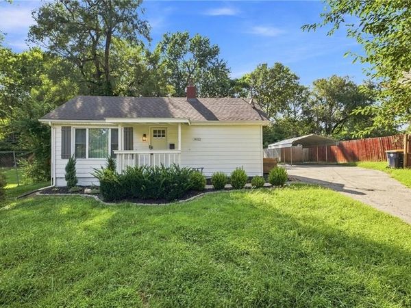9022 Grand Avenue, Kansas City, MO 64114