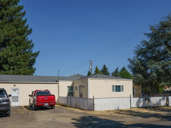416 W Stewart Avenue, Medford, OR 97501