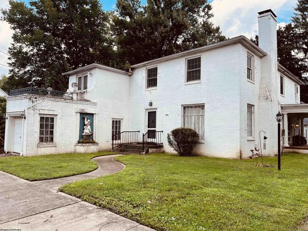 1 E 4th Street, Weston, WV 26452