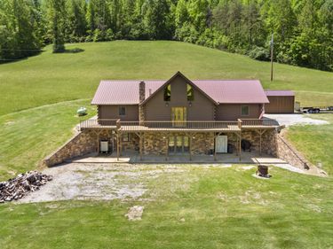 2248 KY 556 , Sandy Hook, KY 41171