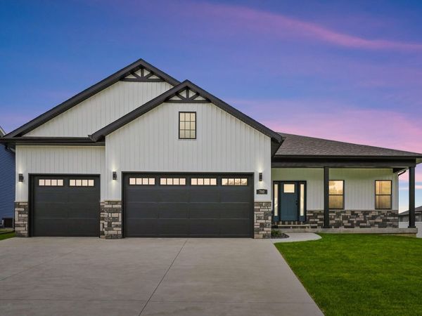 702 Deer Woods Drive, Davenport, IA 52802