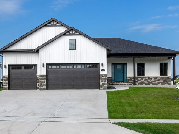 702 Deer Woods Drive, Davenport, IA 52802