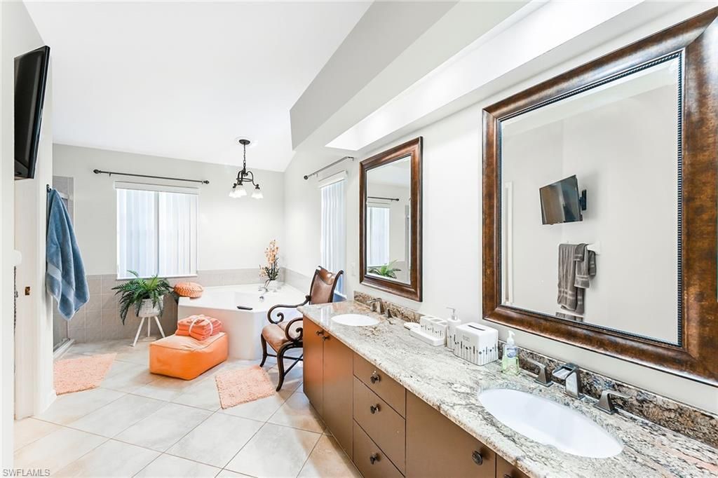 589 Lambton Ln, Naples, FL 34104 Photo
