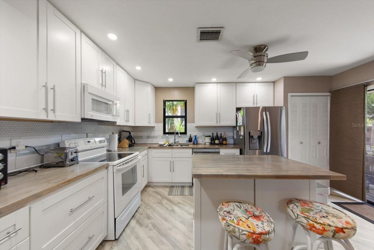 5400 34th Street W, Unit 15D, Bradenton, FL 34210 Photo