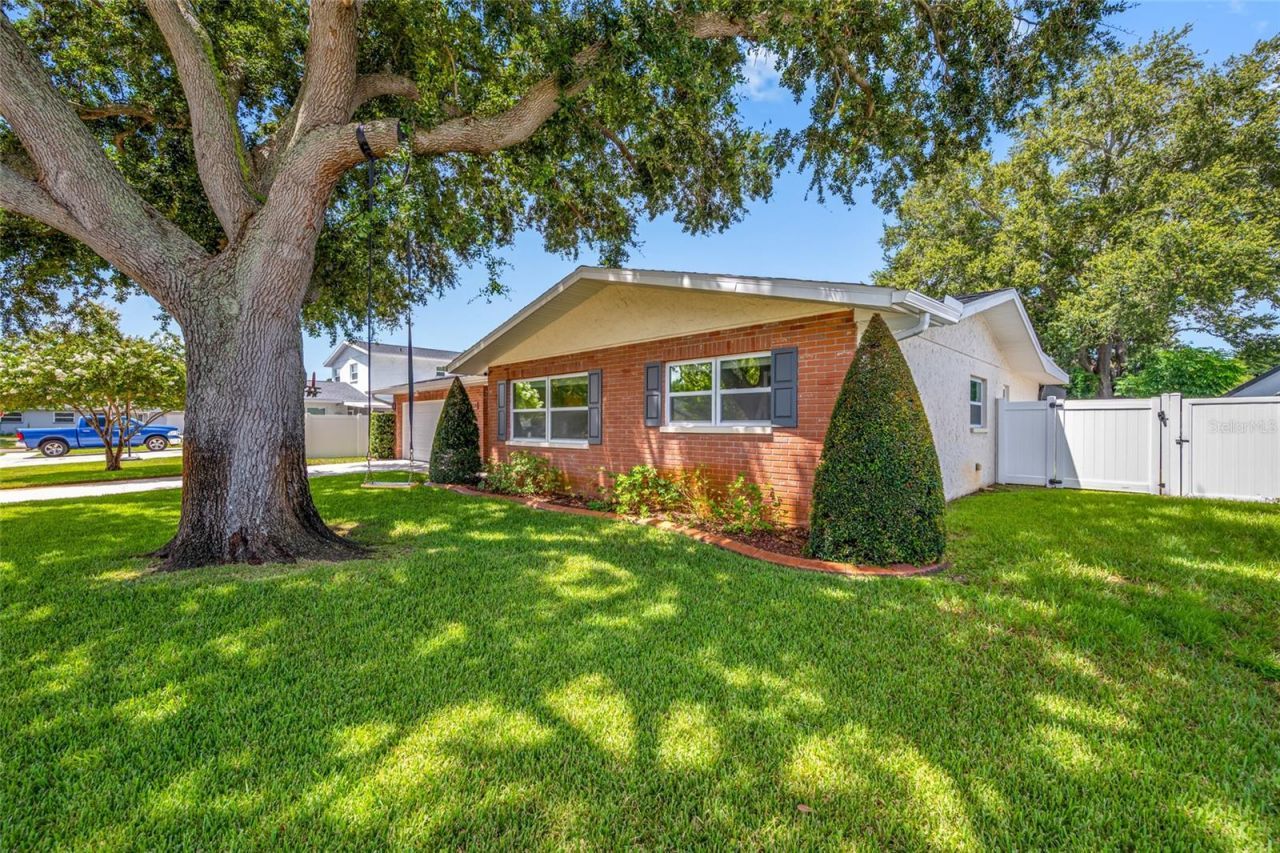 2034 58th Lane N, Clearwater, FL 33760 Photo