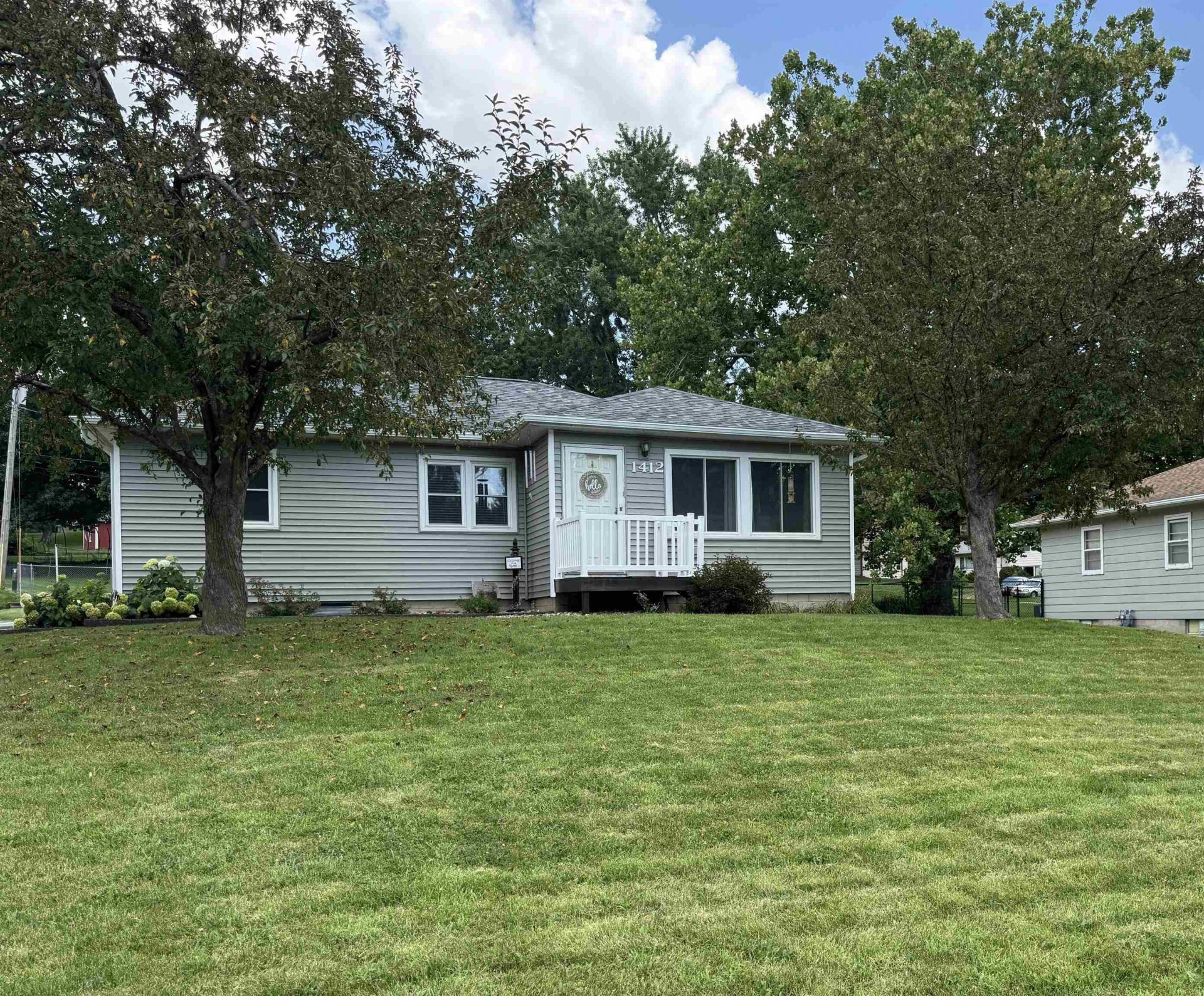 1412 Pleasant Valley Drive, Waterloo, IA 50701 Main Photo