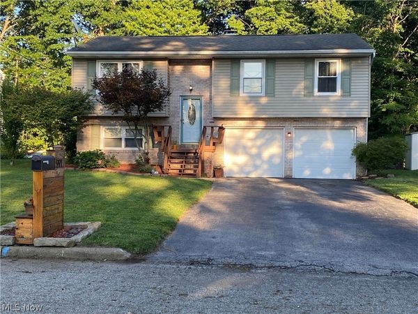 91 Hillview Drive , Hubbard, OH 44425