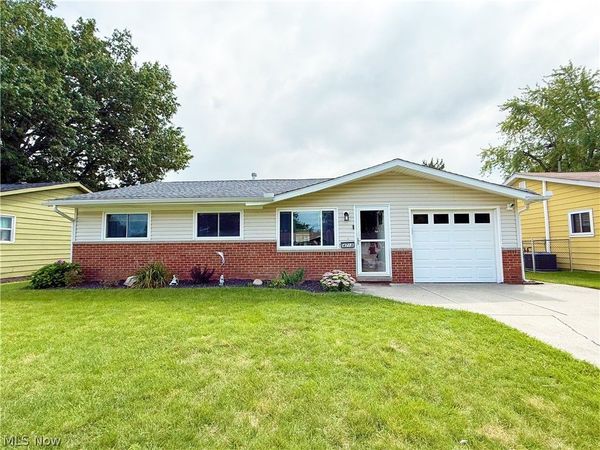 4713 Meadow Lane , Lorain, OH 44055