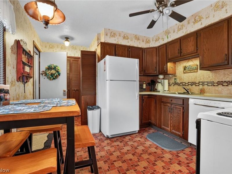 2415 Plum Creek Drive, Roaming Shores, OH 44084 Photo 4