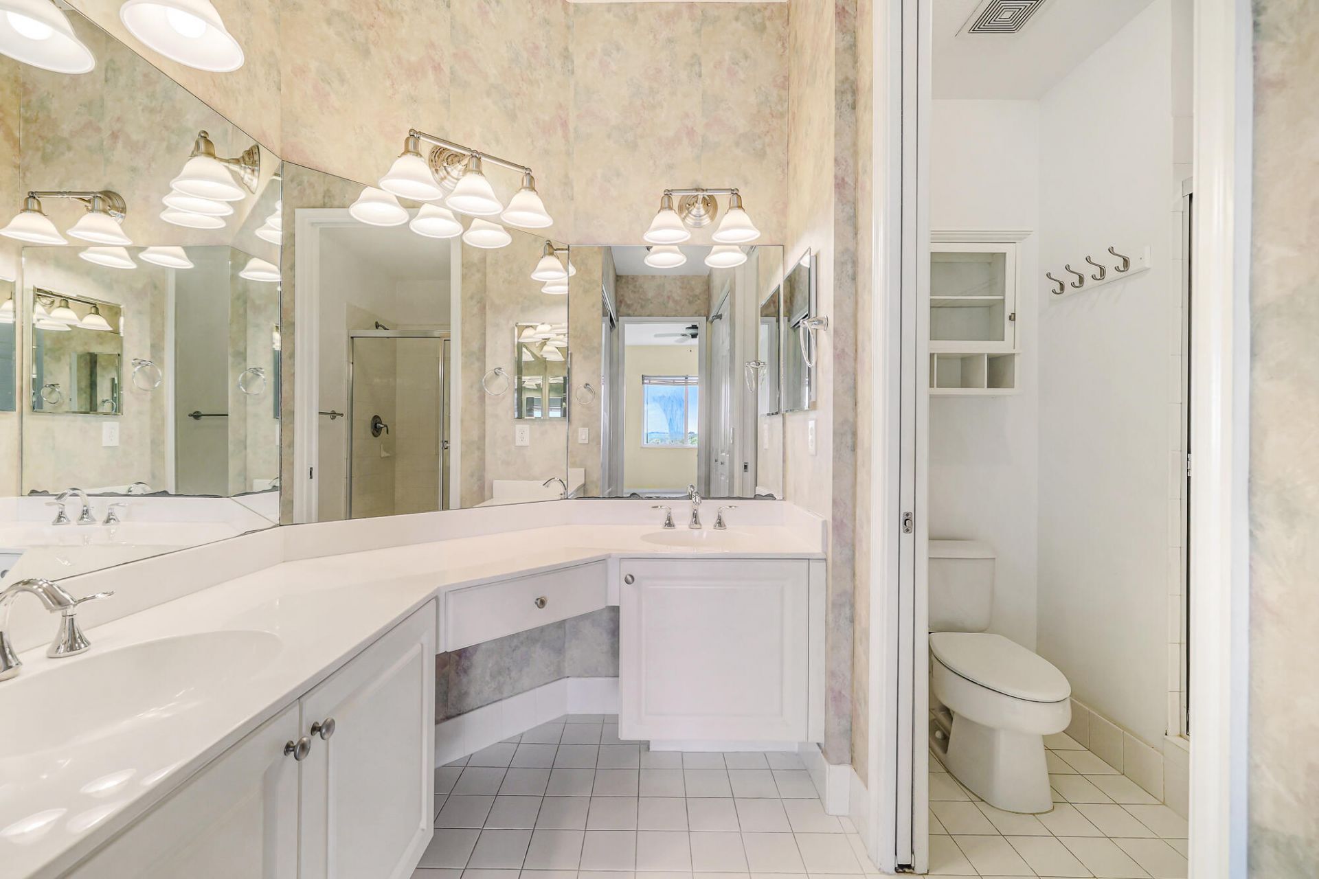 3600 Oaks Clubhouse Drive, Unit 505, Pompano Beach, FL 33069 Photo