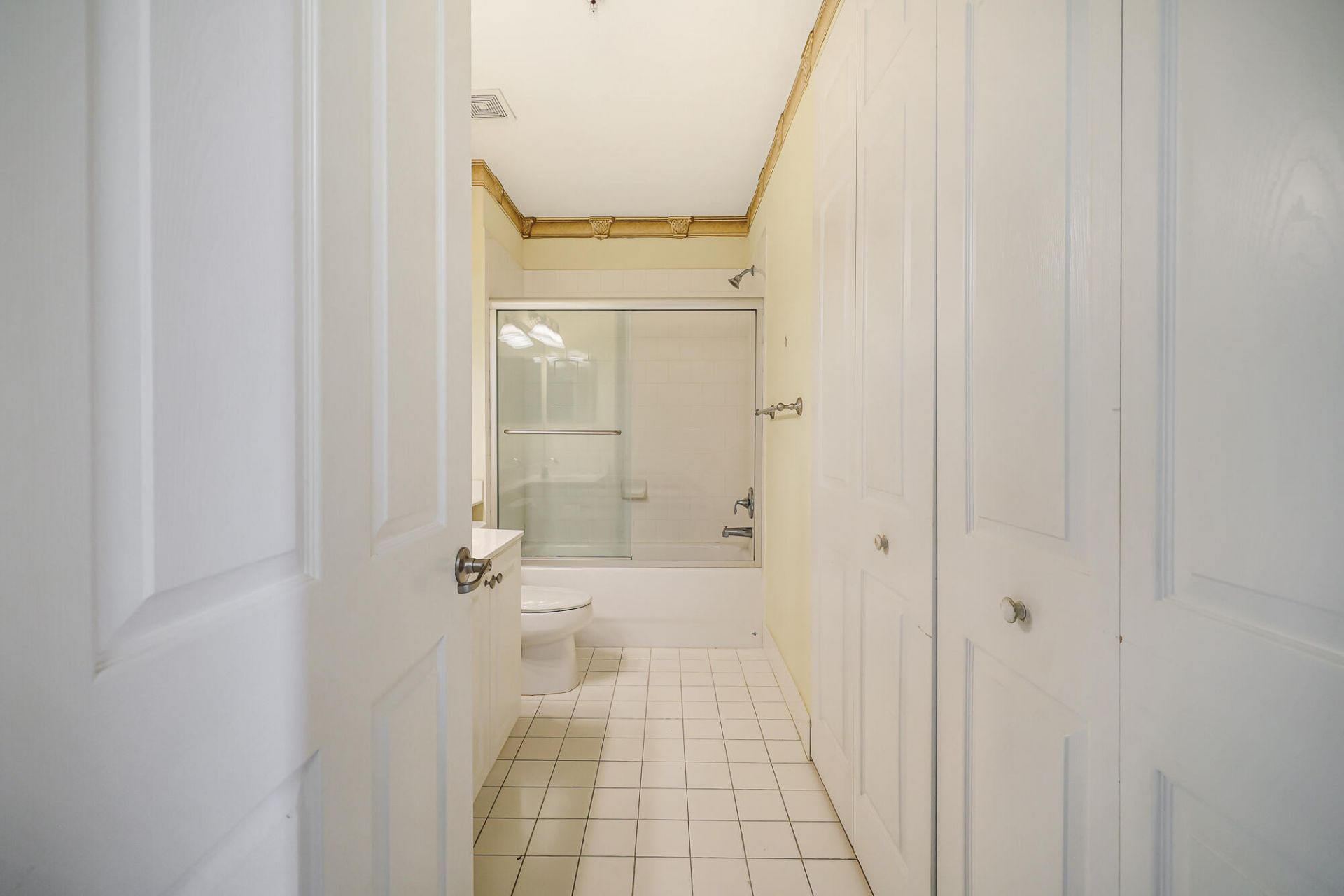 3600 Oaks Clubhouse Drive, Unit 505, Pompano Beach, FL 33069 Photo