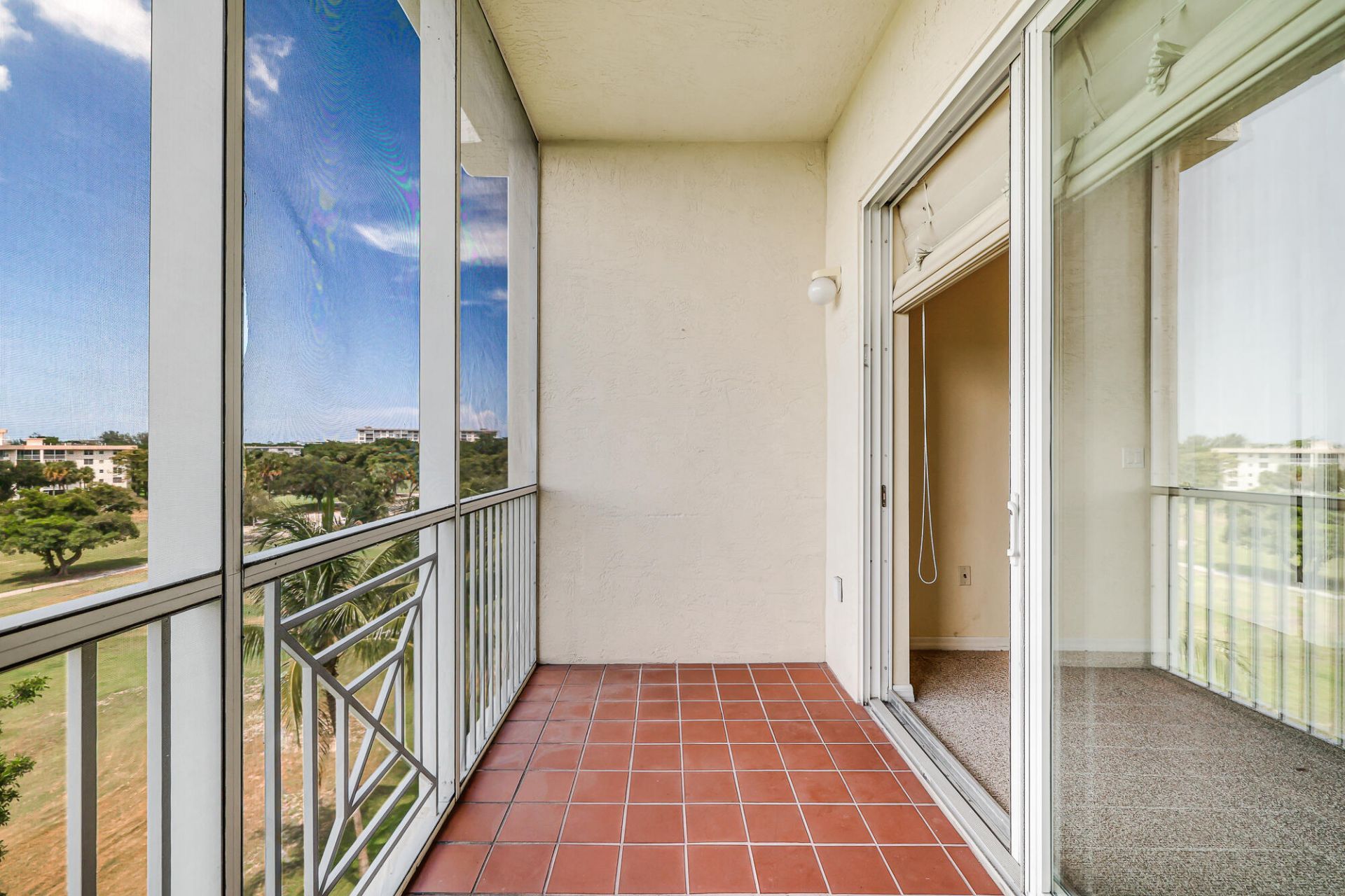 3600 Oaks Clubhouse Drive, Unit 505, Pompano Beach, FL 33069 Photo
