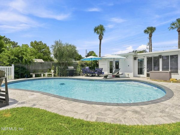 902 N 8TH Avenue N, Jacksonville Beach, FL 32250