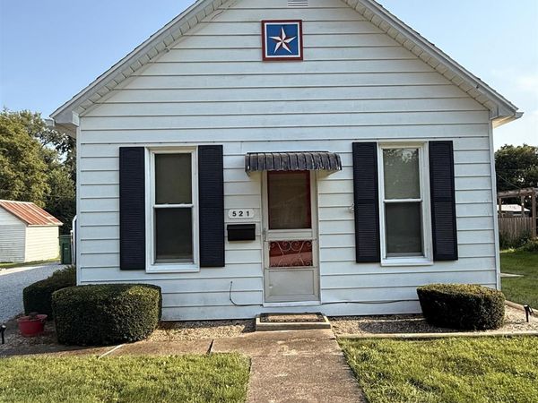 521 W CHASE Street, Macomb, IL 61455