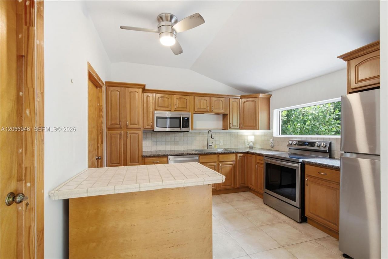 2355 Overbrook St , Miami, FL 33133 Photo