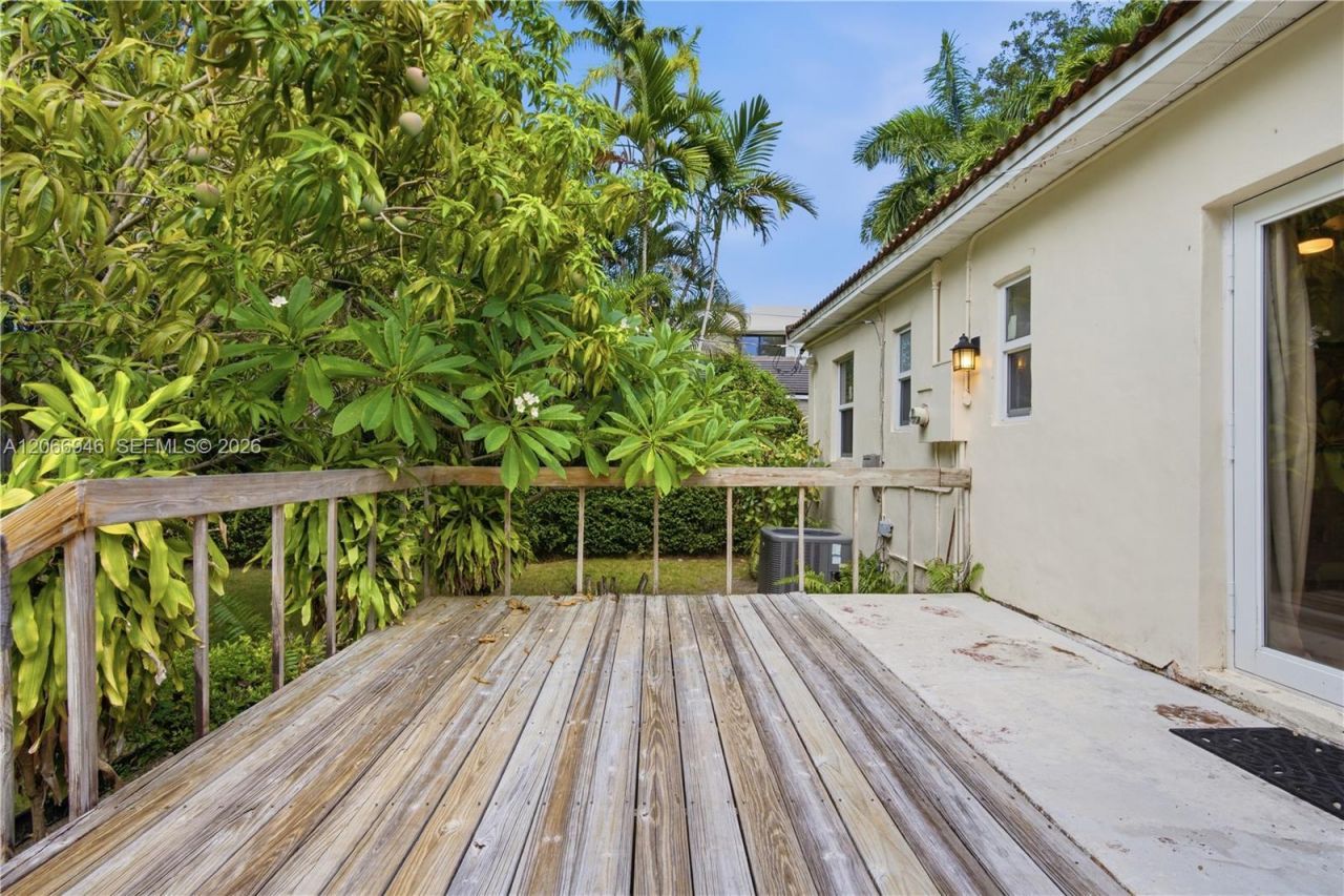 2355 Overbrook St , Miami, FL 33133 Photo