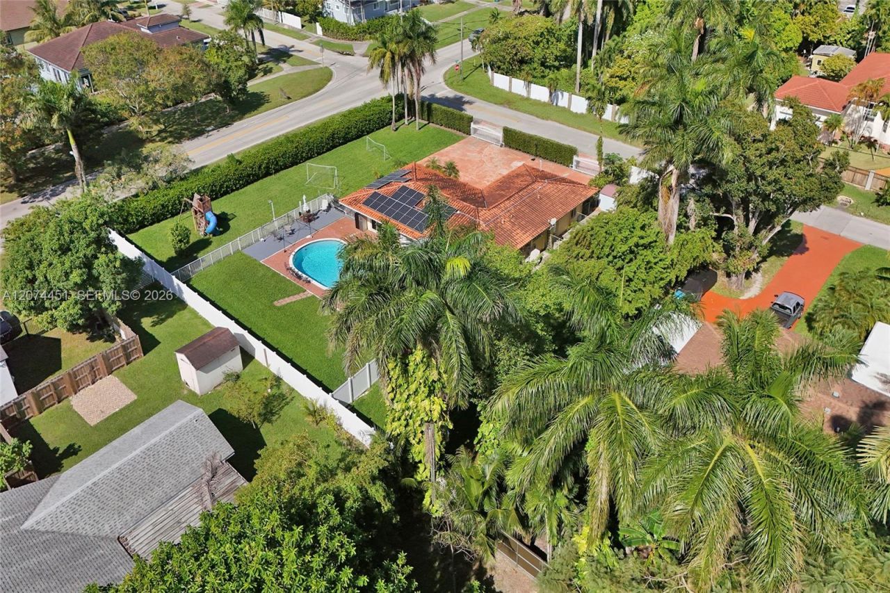 2 NE 160th St , Miami, FL 33162 Photo