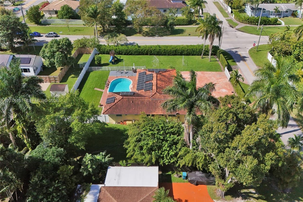 2 NE 160th St , Miami, FL 33162 Photo