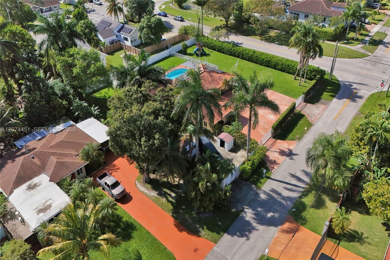 2 NE 160th St , Miami, FL 33162 Photo