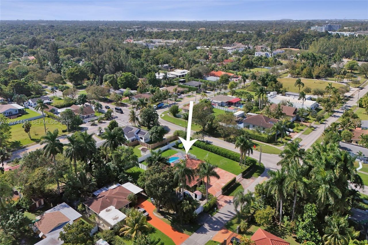 2 NE 160th St , Miami, FL 33162 Photo
