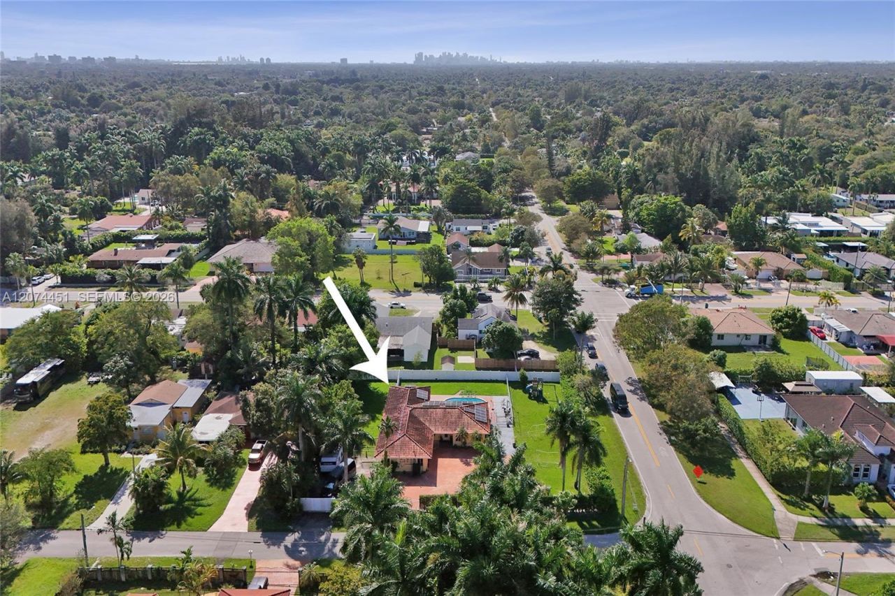 2 NE 160th St , Miami, FL 33162 Photo