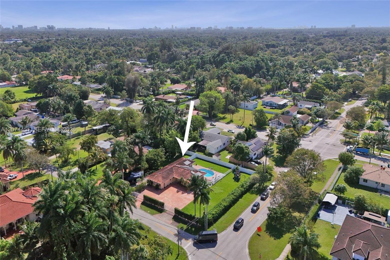 2 NE 160th St , Miami, FL 33162 Photo