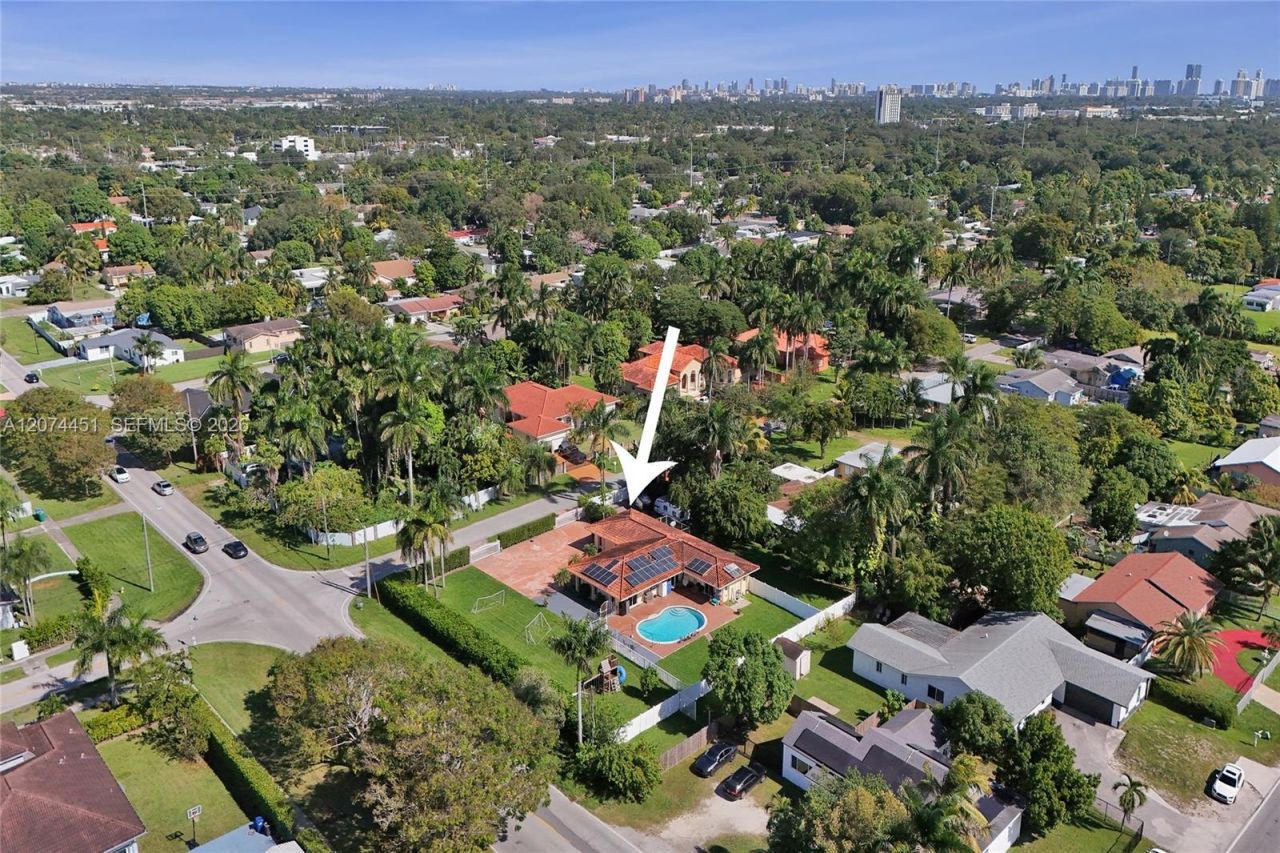 2 NE 160th St , Miami, FL 33162 Photo