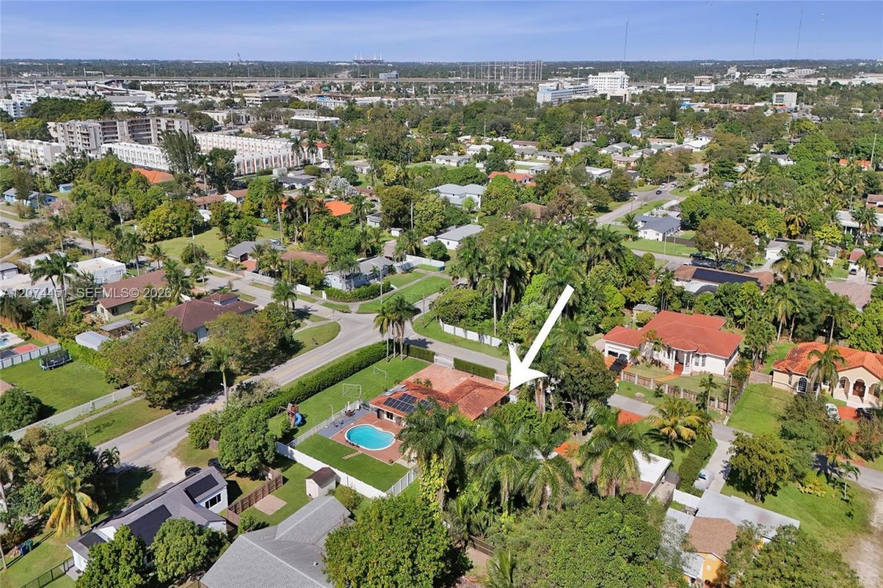 2 NE 160th St , Miami, FL 33162 Photo