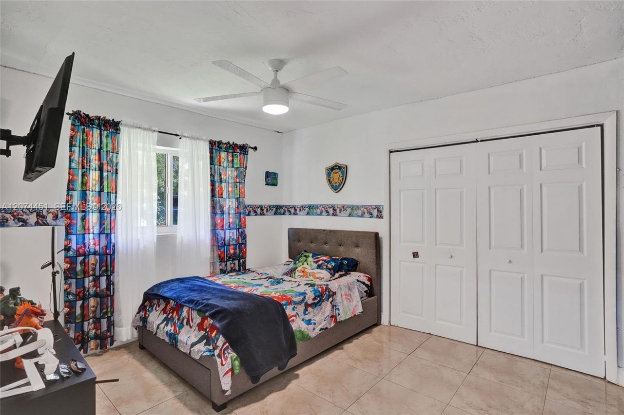 2 NE 160th St , Miami, FL 33162 Photo