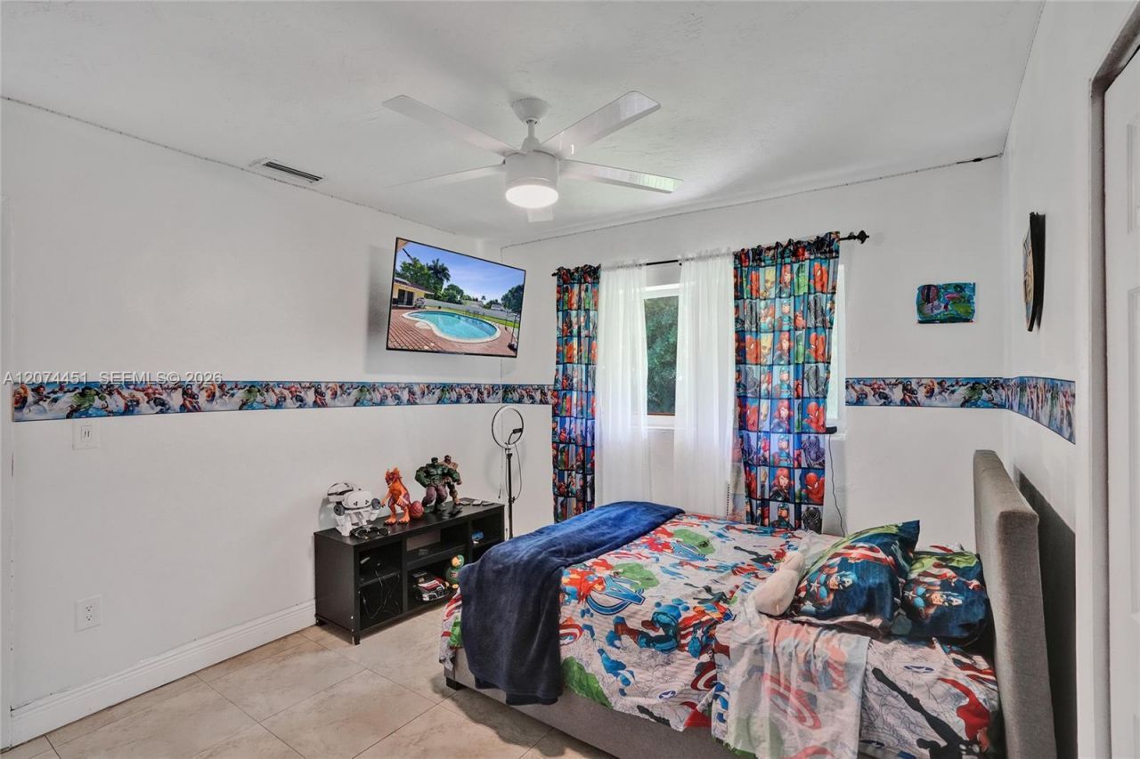 2 NE 160th St , Miami, FL 33162 Photo