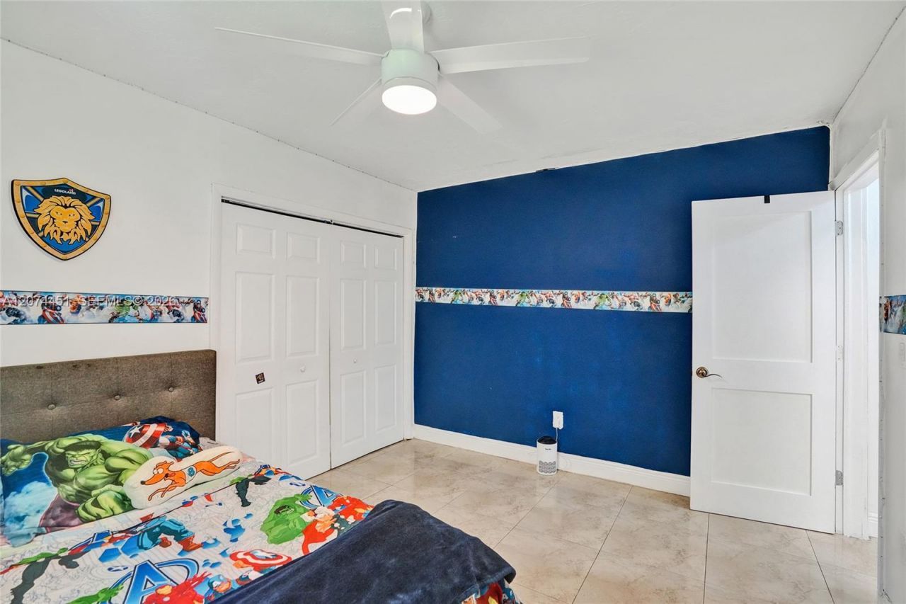 2 NE 160th St , Miami, FL 33162 Photo