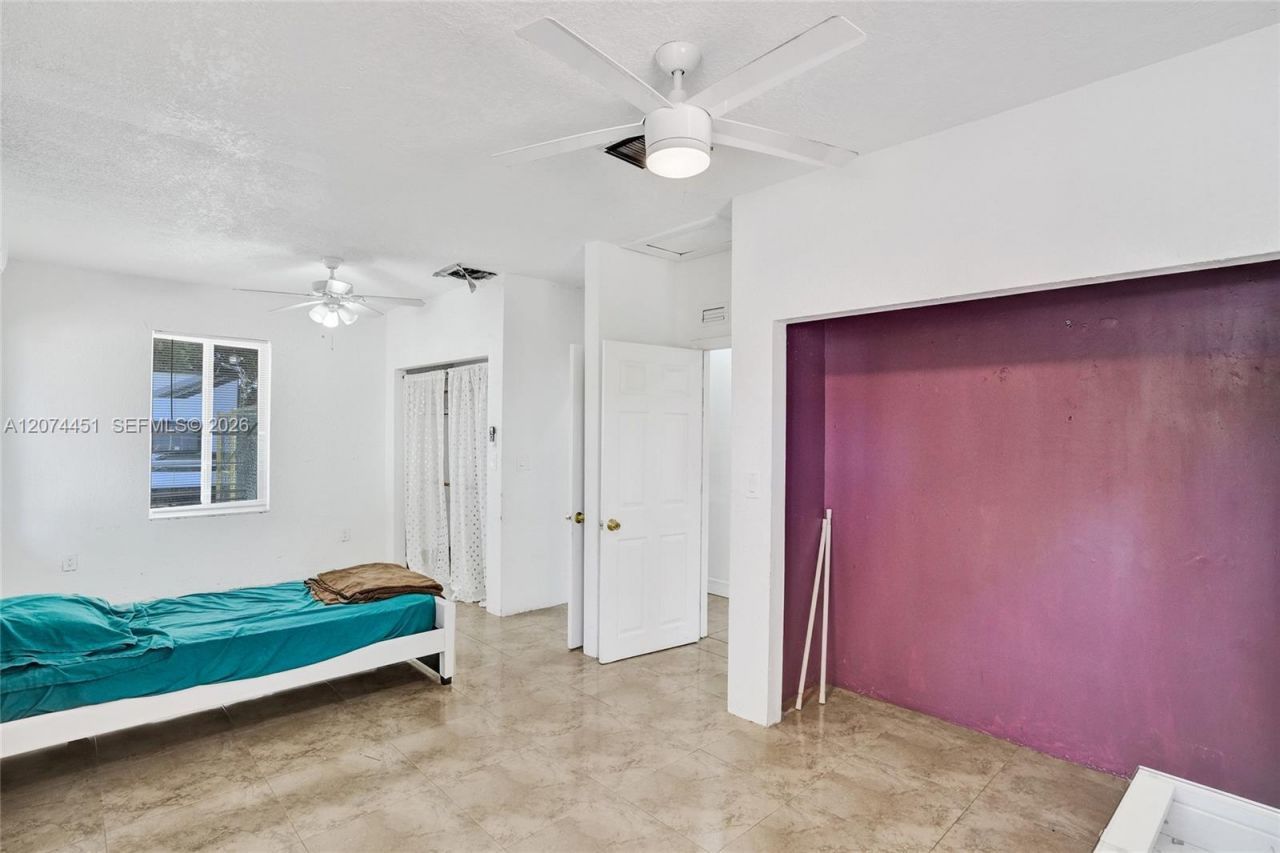 2 NE 160th St , Miami, FL 33162 Photo