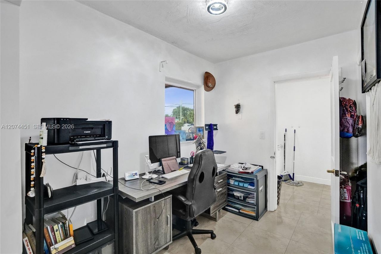 2 NE 160th St , Miami, FL 33162 Photo