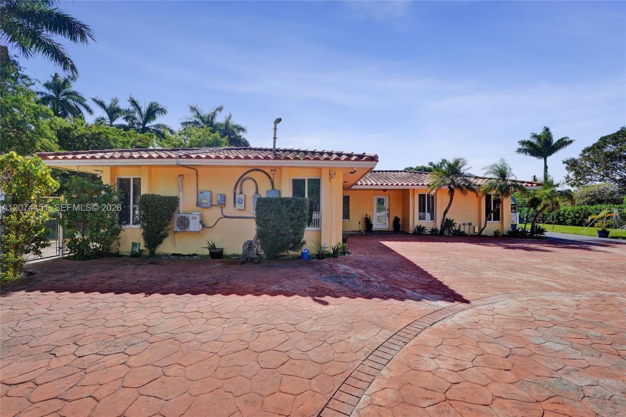 2 NE 160th St , Miami, FL 33162 Photo