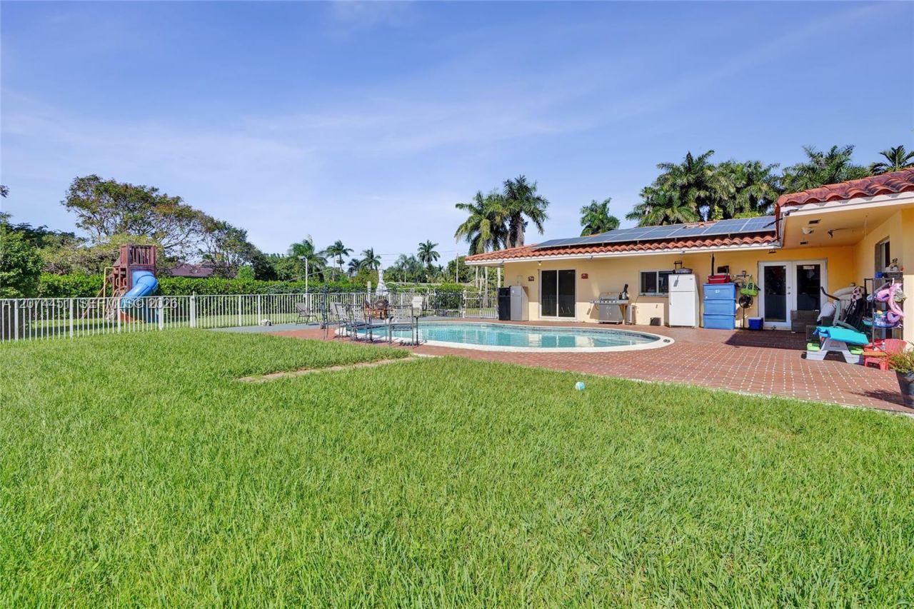 2 NE 160th St , Miami, FL 33162 Photo