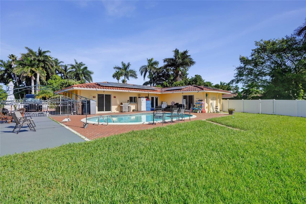 2 NE 160th St , Miami, FL 33162 Photo