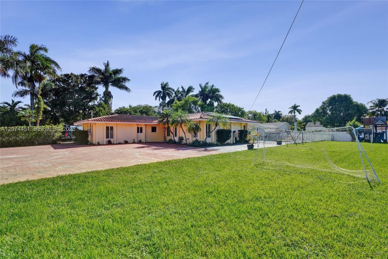 2 NE 160th St , Miami, FL 33162 Photo