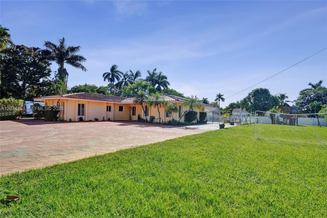 2 NE 160th St , Miami, FL 33162 Photo