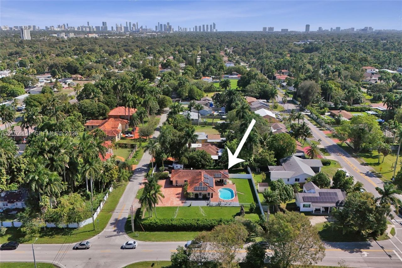 2 NE 160th St , Miami, FL 33162 Photo