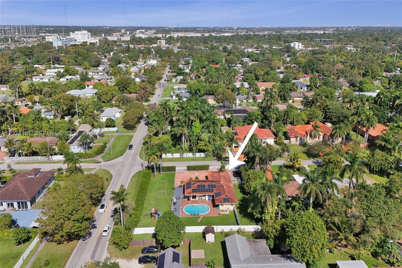 2 NE 160th St , Miami, FL 33162 Photo