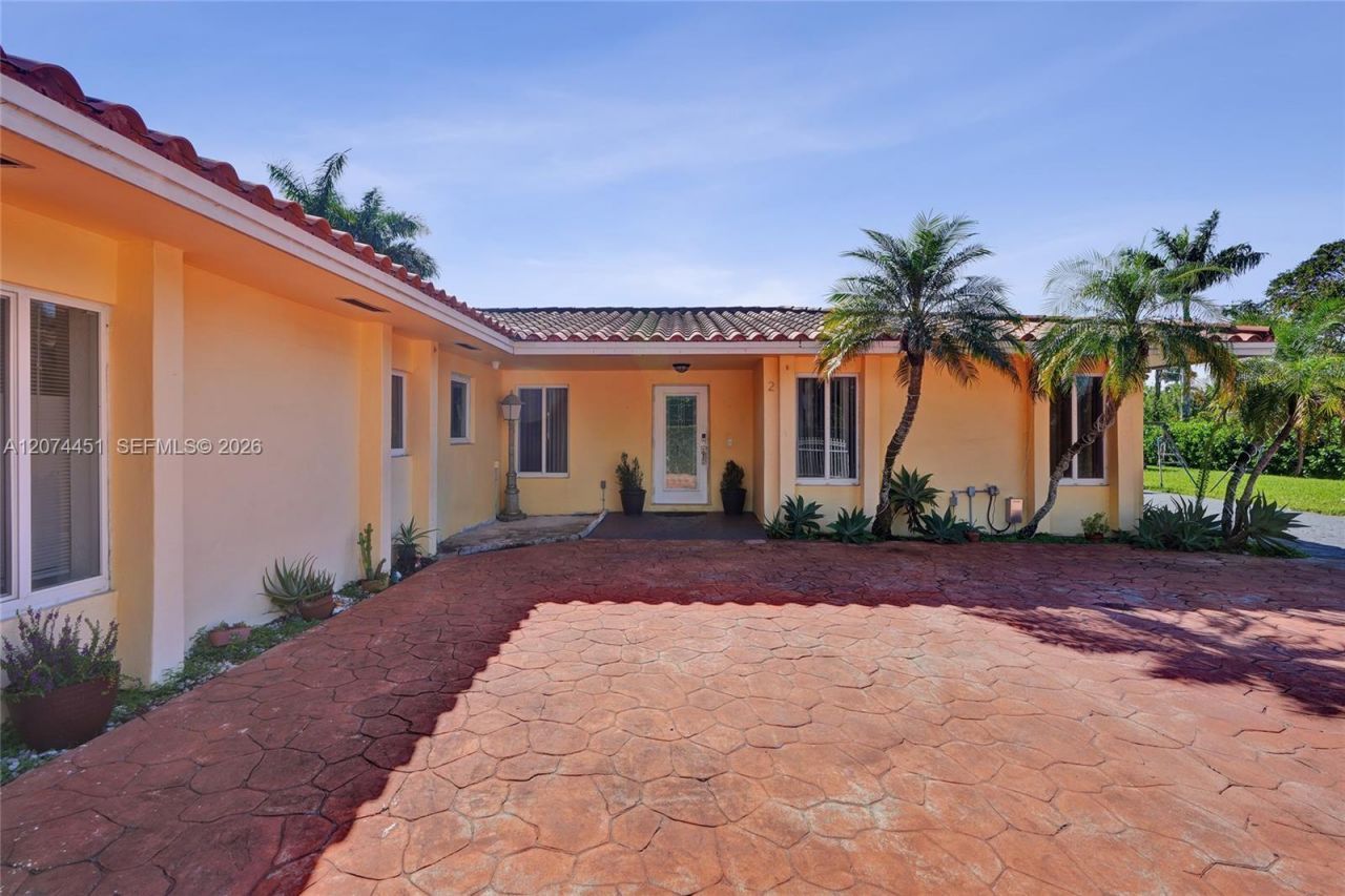 2 NE 160th St , Miami, FL 33162 Photo