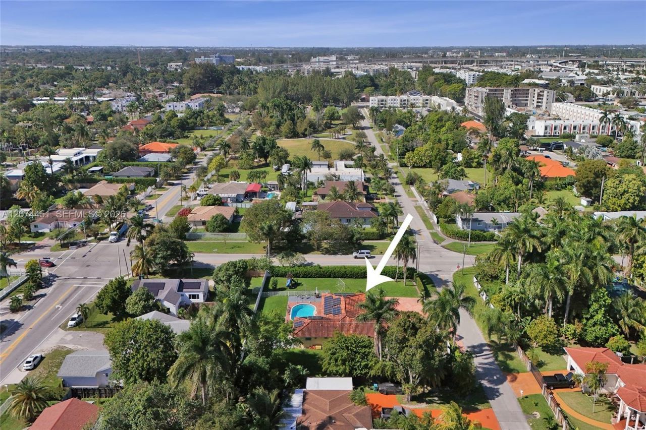 2 NE 160th St , Miami, FL 33162 Photo