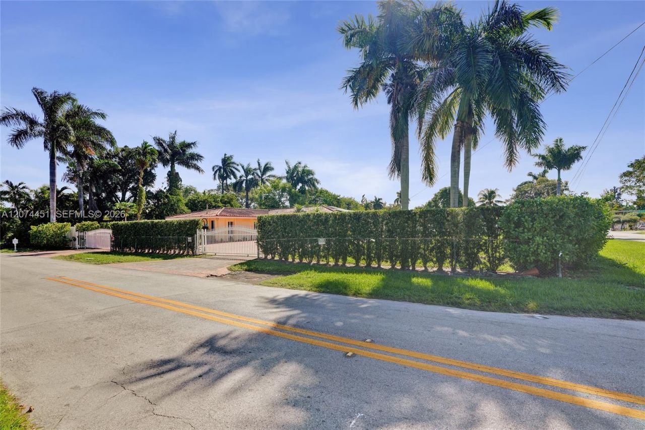 2 NE 160th St , Miami, FL 33162 Photo