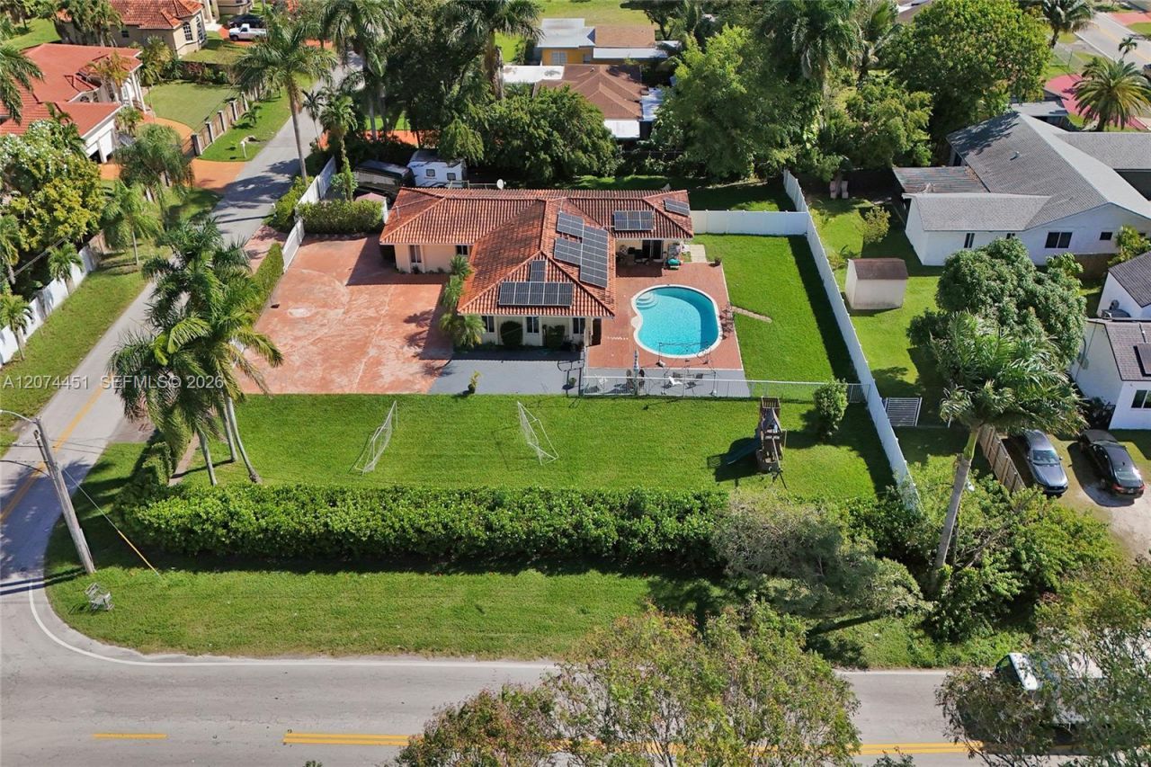 2 NE 160th St , Miami, FL 33162 Photo