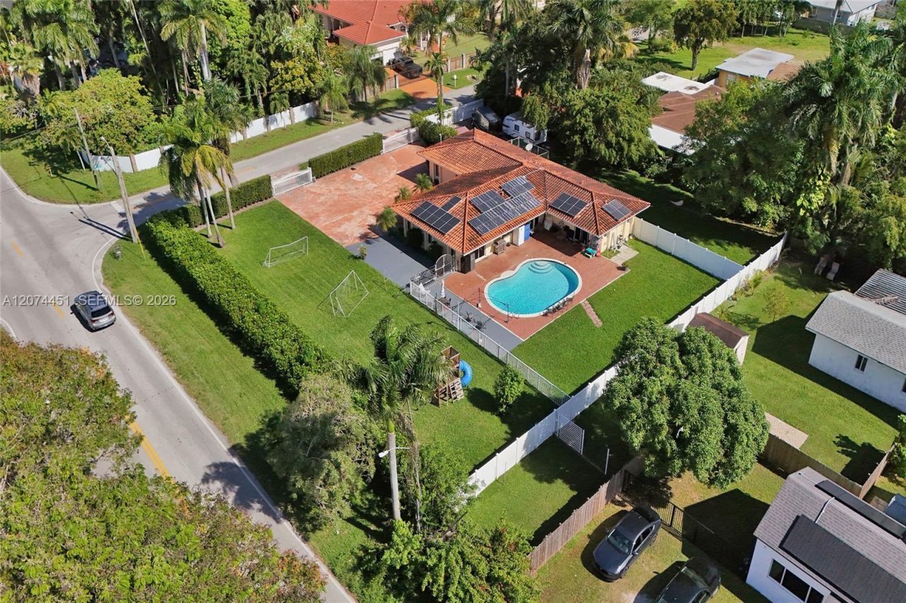 2 NE 160th St , Miami, FL 33162 Photo