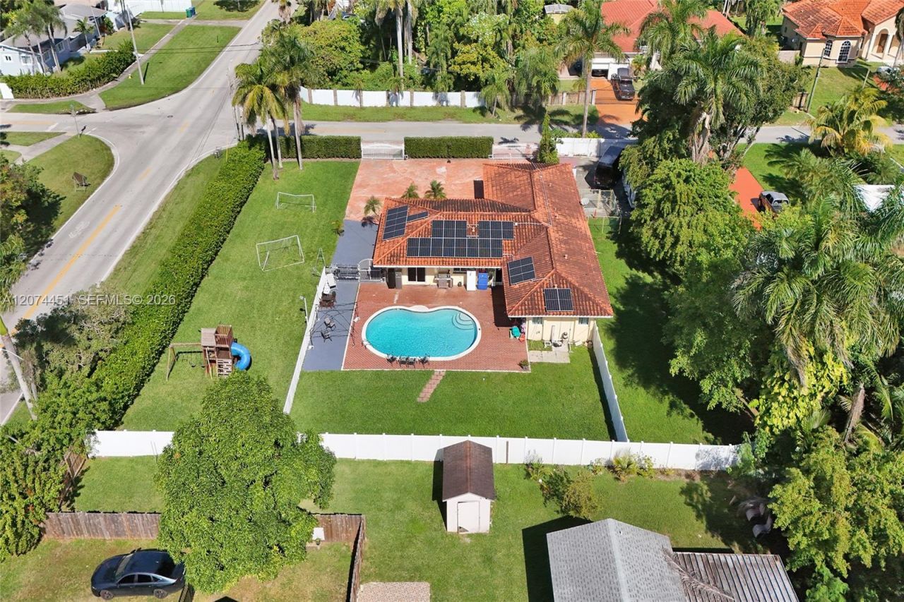 2 NE 160th St , Miami, FL 33162 Photo